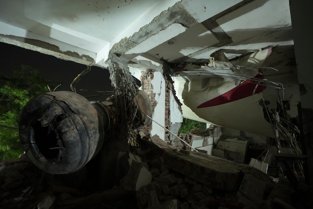 India_Plane_Crash445867 (1)