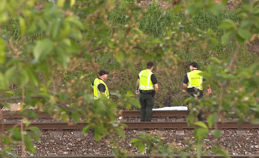 Vlak zrazil dve osoby v Bratislave 2