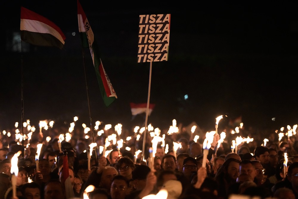 Mítingy Fideszu a TISZA deň pred voľbami v Maďarsku