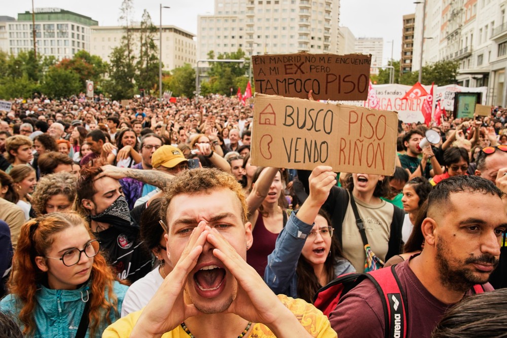Desaťtisíce Španielov vyšli do ulíc pre bytovú krízu a vysoký nájom