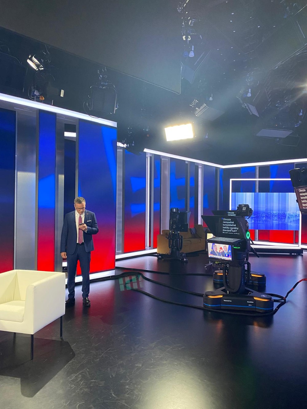 erik tomas v politika 24