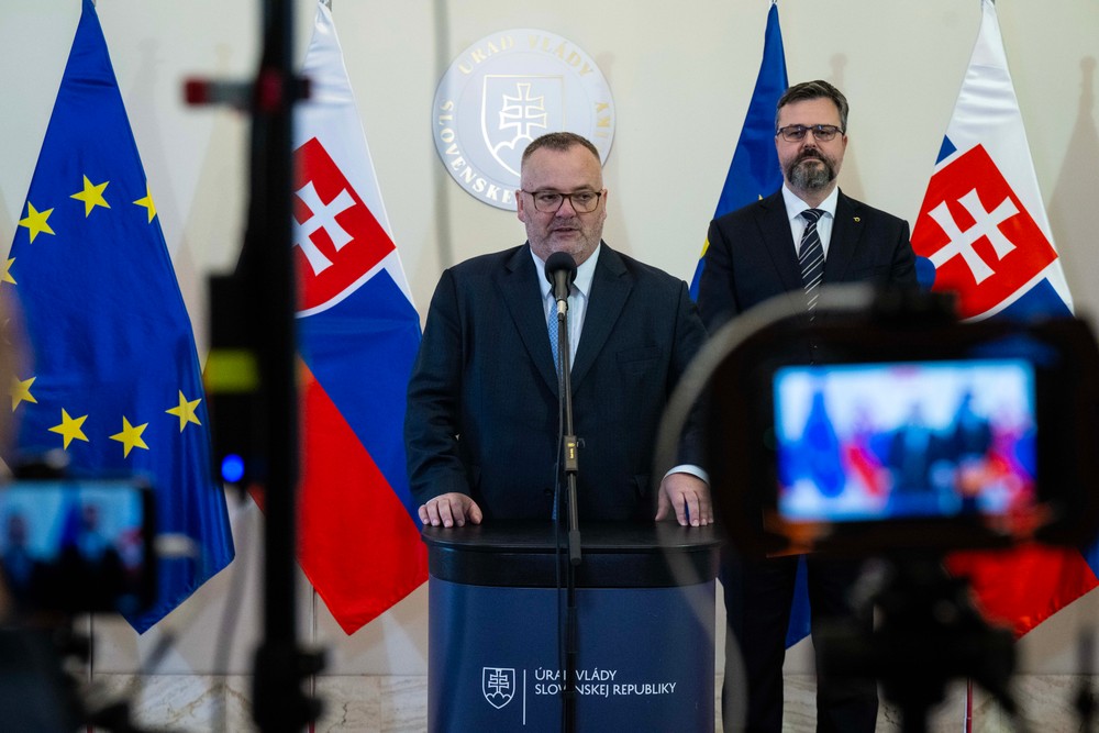 Mimoriadne zasadnutie Vlády SR po zrážke vlakov pri Pezinku