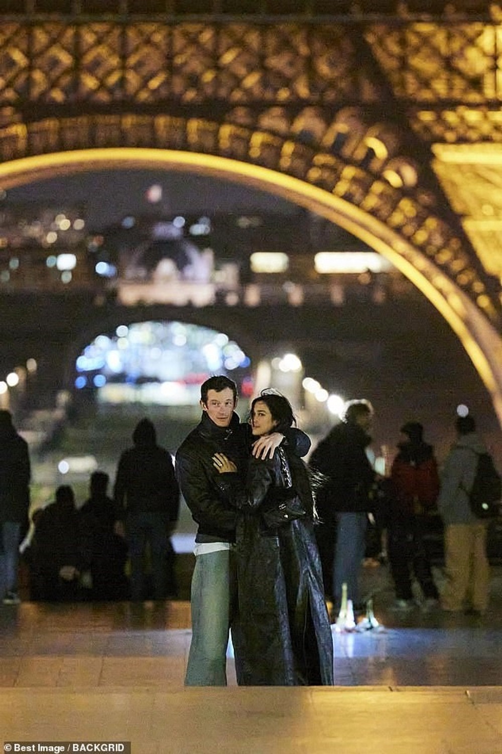 Dua Lipa a Callum Turner v Paríži 