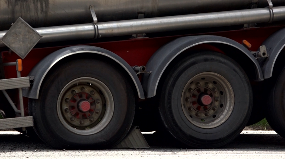 Nákladiaku sa odtrhla cisterna