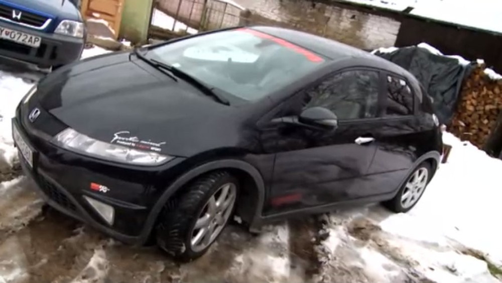 Mladá vodička dvojnásobne prekročila rýchlosť. Policajti urobili výnimku, pokutu nedostala.jpg