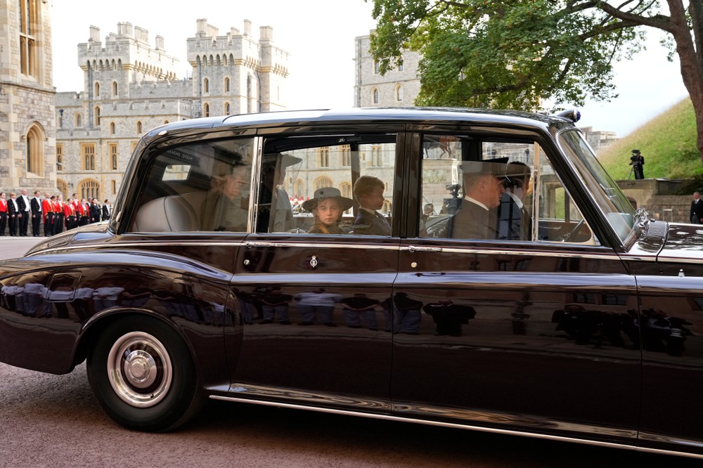 George a Charlotte na pohrebe