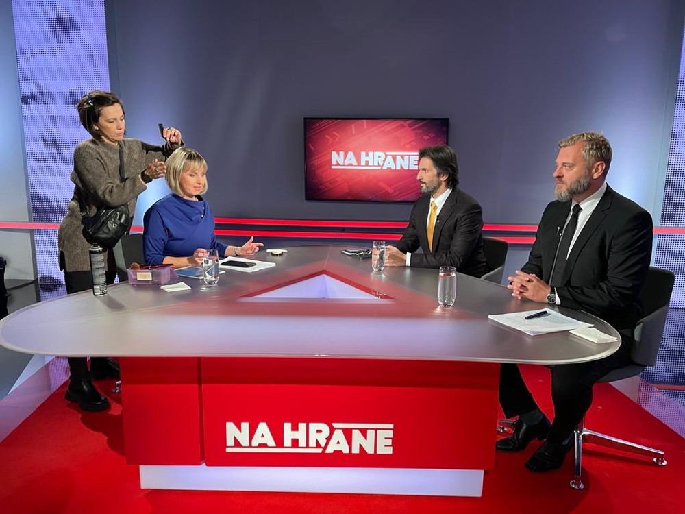 b38728cc-7e24-4df6-8d2f-3587c613bcb9