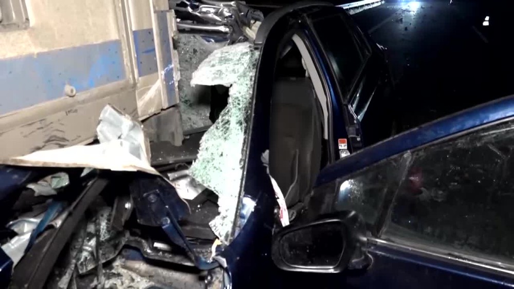 [multi] auto pod kamionom 3189