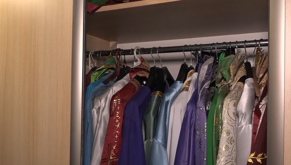 krádež rúcha a kadidla