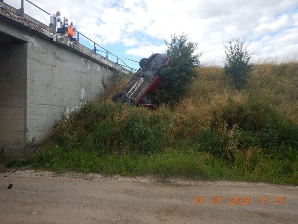 Na R1 došlo k tragickej nehode. Vodič vyletel z cesty, zastavil ho až svah