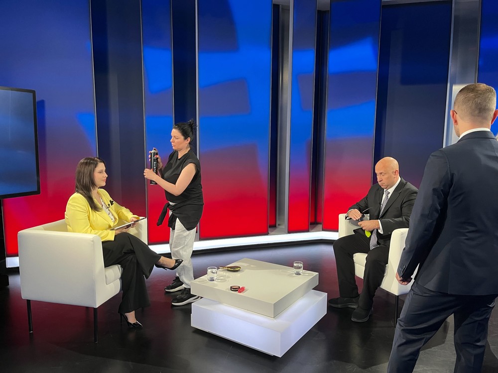 Politika 24 s ministrom dopravy Rážom