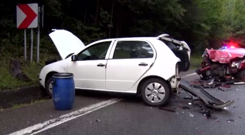 Vodička nezvládla prejazd zákrutou, čelnej zrážke už nedokázala zabrániť 