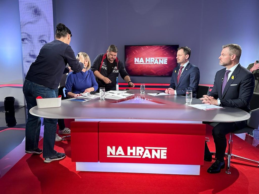 b2c2f7cb-f9a0-45a6-a249-33107d777035