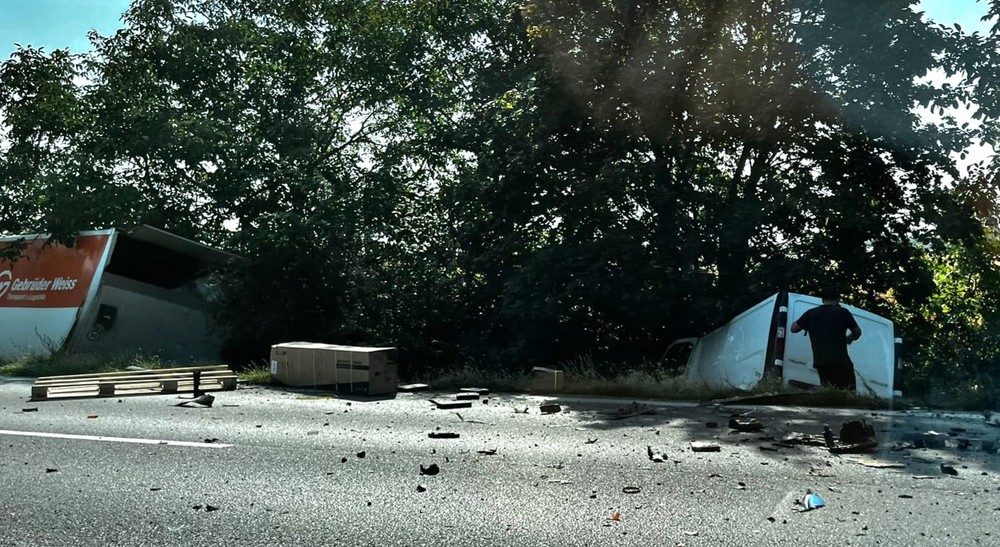 Nehoda kamiónu a dodávky na D1