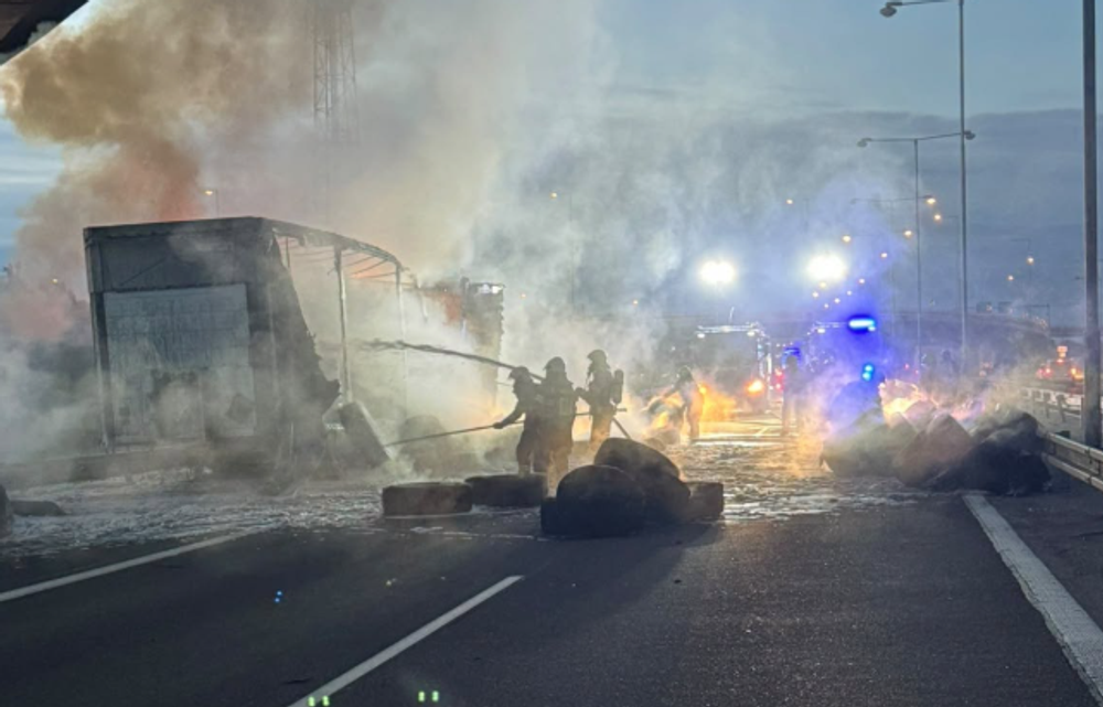Požiar kamióna na diaľnici D2 2
