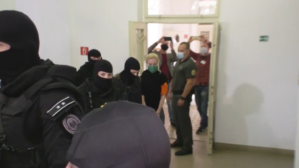 Rozhodovanie o prepustení z väzby bývalej štátnej tajomníčky Jankovskej a sudkyne Cvikovej