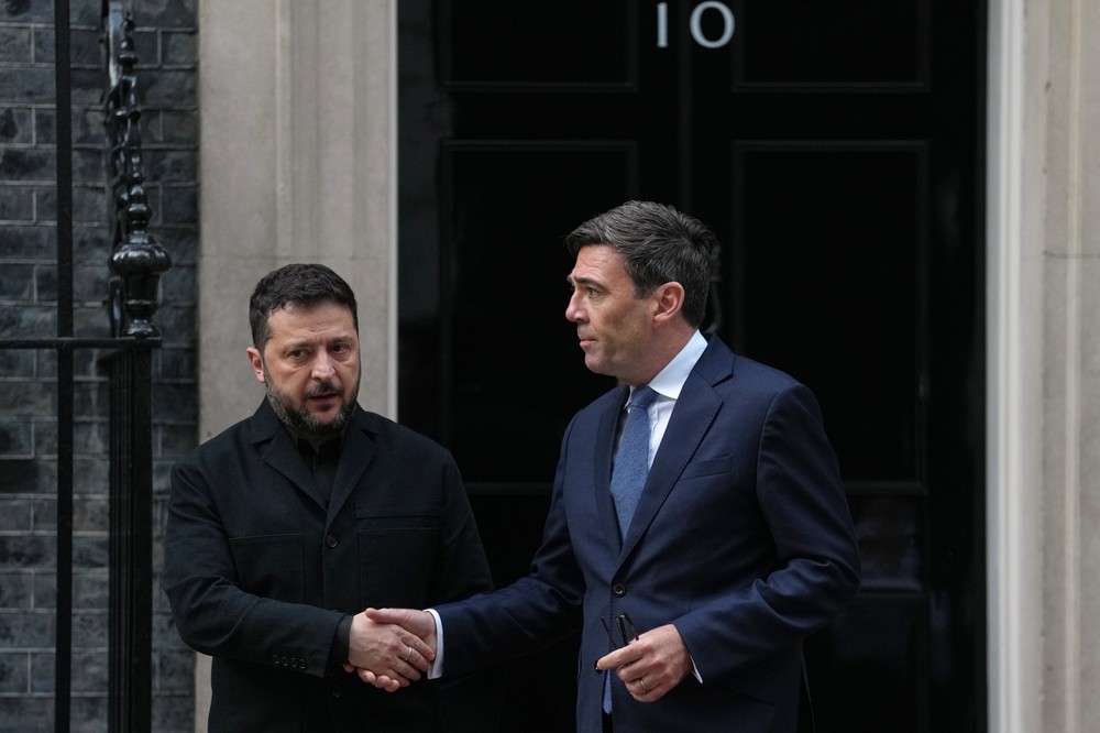 Volodymyr Zelenskyj sa stretol s britským kráľom a premiérom