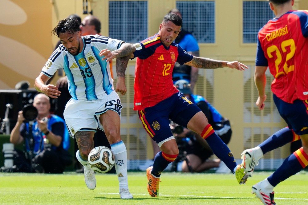 CORRECTION_Argentina_Spain_WCup_Soccer531827