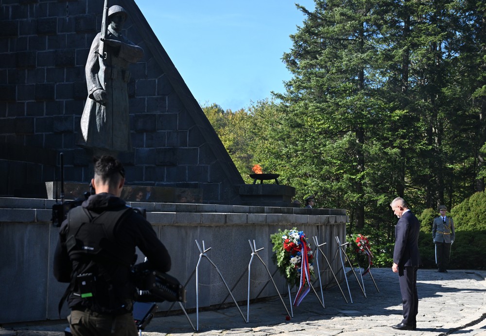 Na Dukle oslávili 82. výročie Karpatsko-duklianskej operácie
