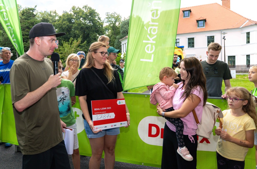 Nočné Behaj lesmi v Topoľčiankach lámalo rekordy: Malej Miuške sme vyzbierali 2878 €.