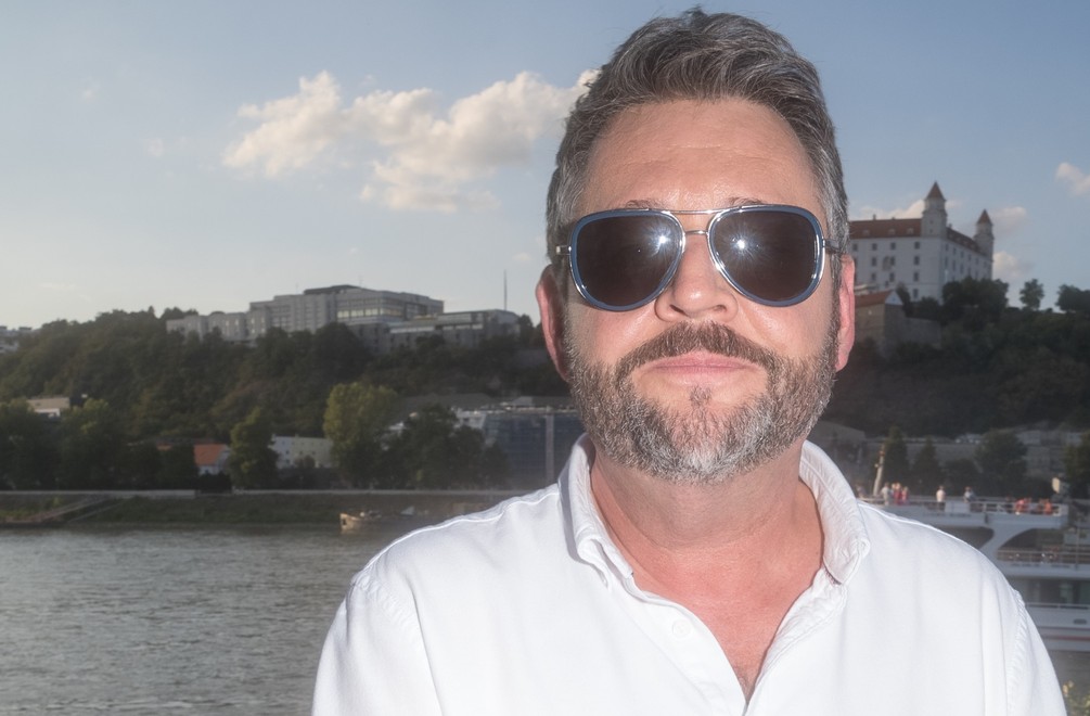 Mišo Hudák sa na letnej párty TV JOJ ukázal aj s priateľkou Lenkou: Pozrite, ako žiarili!