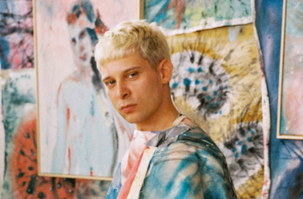 Andrej Dúbravský namaľoval oficiálny plagát k 18. Filmovému festivalu inakosti: Jeho organizátori/ky chcú dodať kvír ľuďom odvahu 