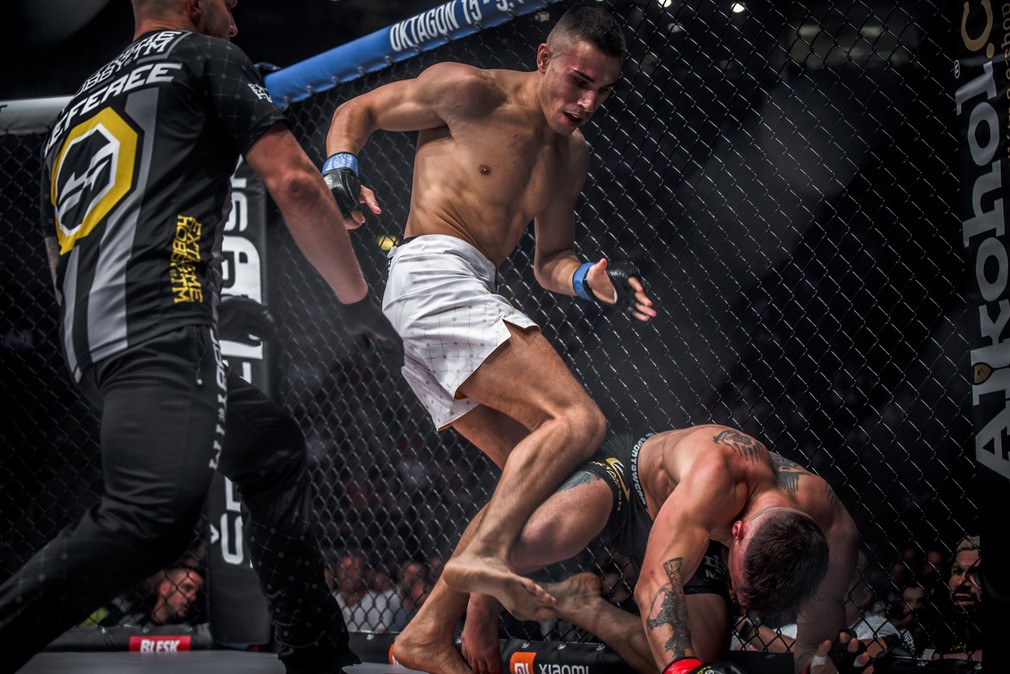 Daniel Hromek pri svojom MMA víťazstve nad Igorom Danišom