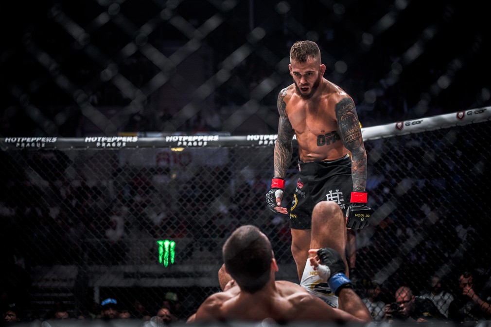 Tomáš Deák v titulovom zápase Oktagom MMA proti Filipovi Mackovi