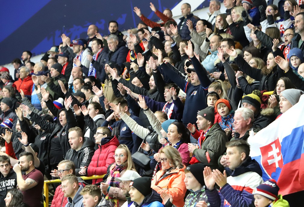 Slovensko - Nemecko
Na snímke domáci fanúšikovia počas prípravného zápasu Slovensko - Nemecko v hokeji vo Zvolene 7. februára 2024. FOTO TASR - Ján Krošlák