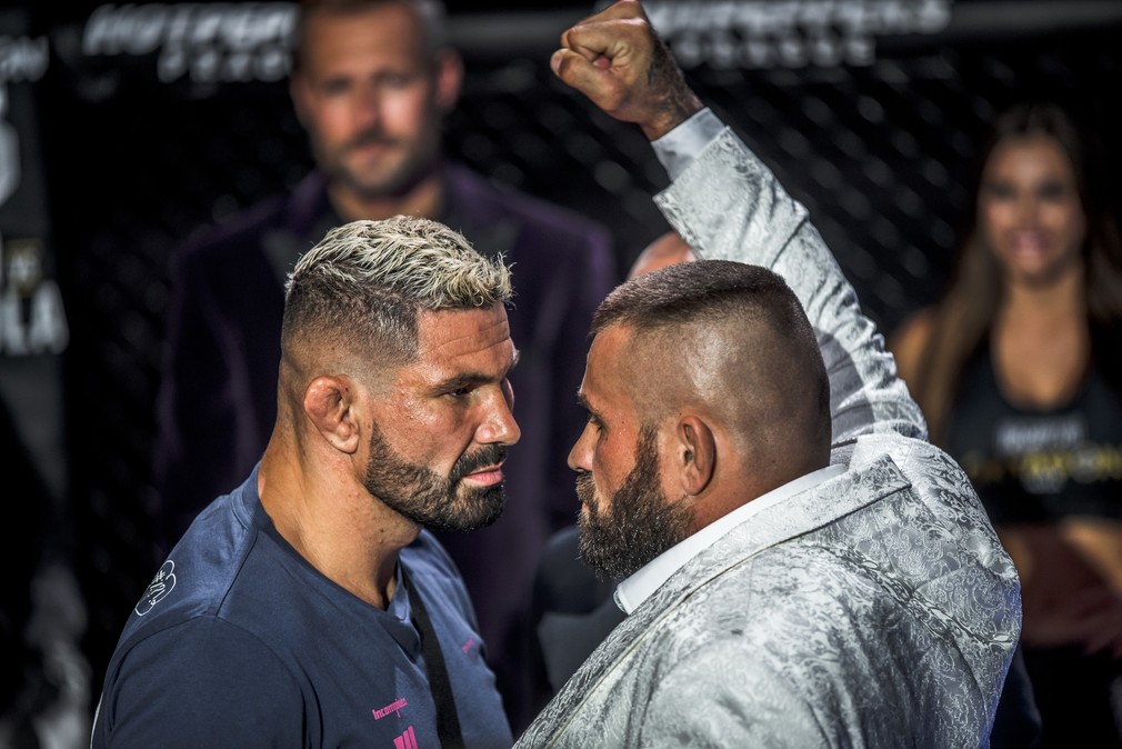 Oficiálna staredown medzi Véghom a Vémolom