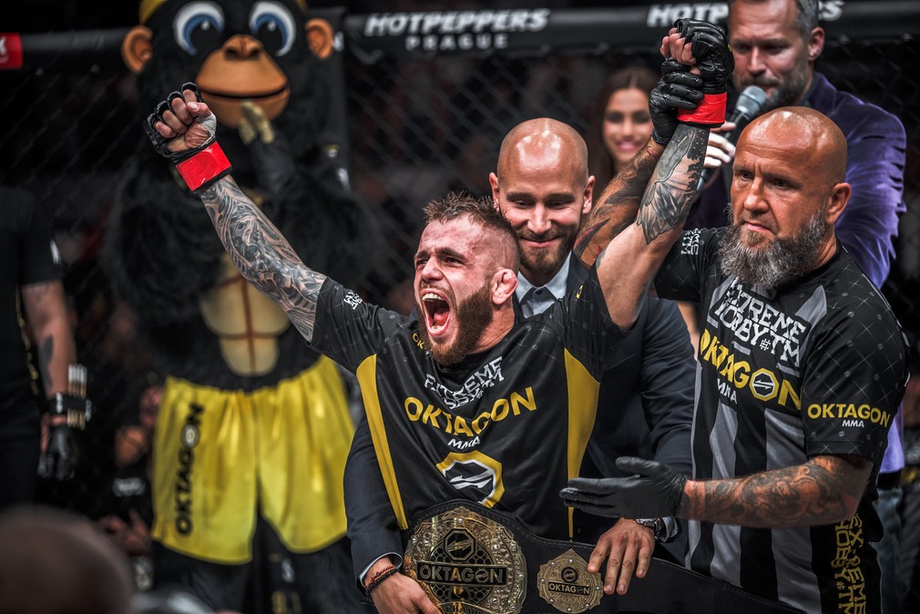 Tomáš Deák vyhlásený za šampióna organizácie Oktagon MMA