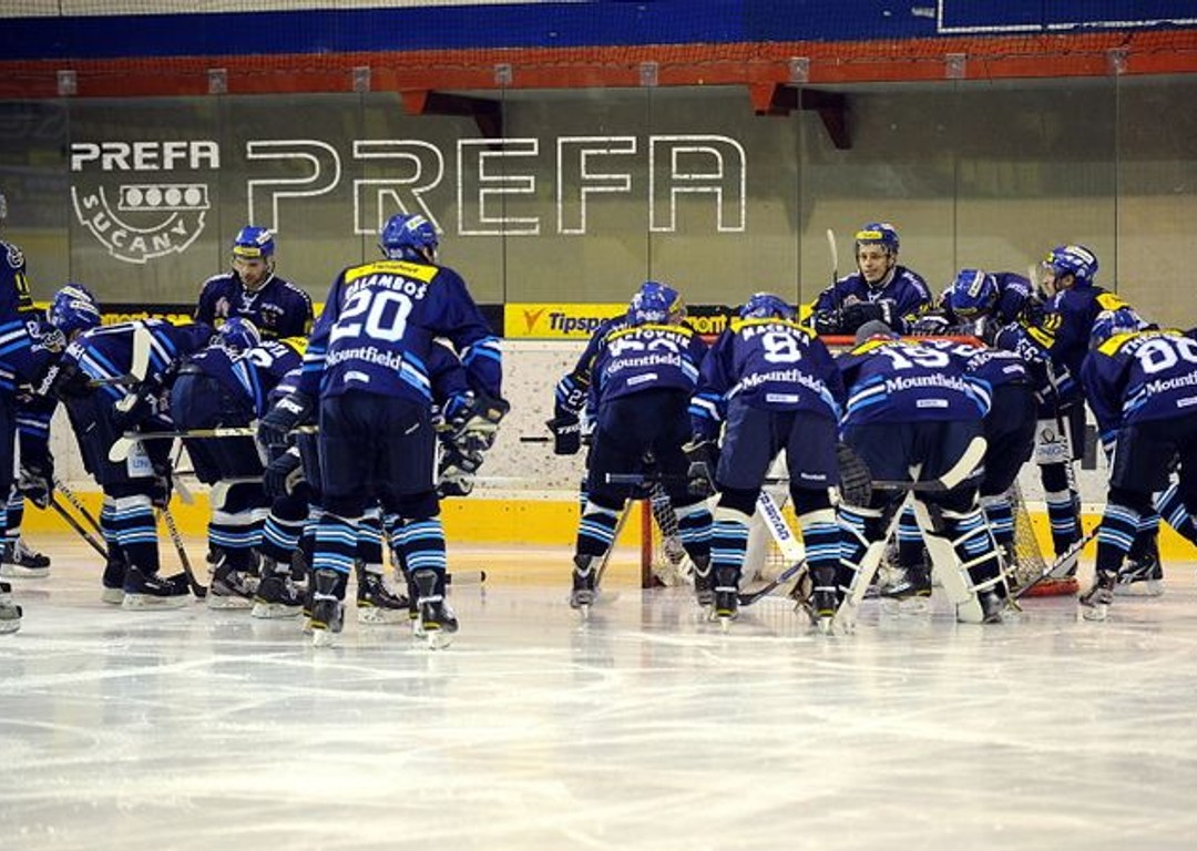 pred zápasom okolo brány