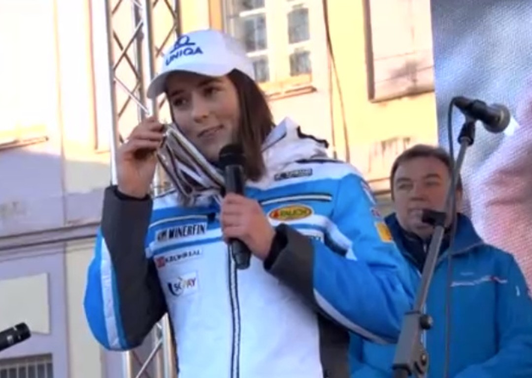Vlhovú vítal na na rodnom Liptove dav ľudí. Dojalo ju to 