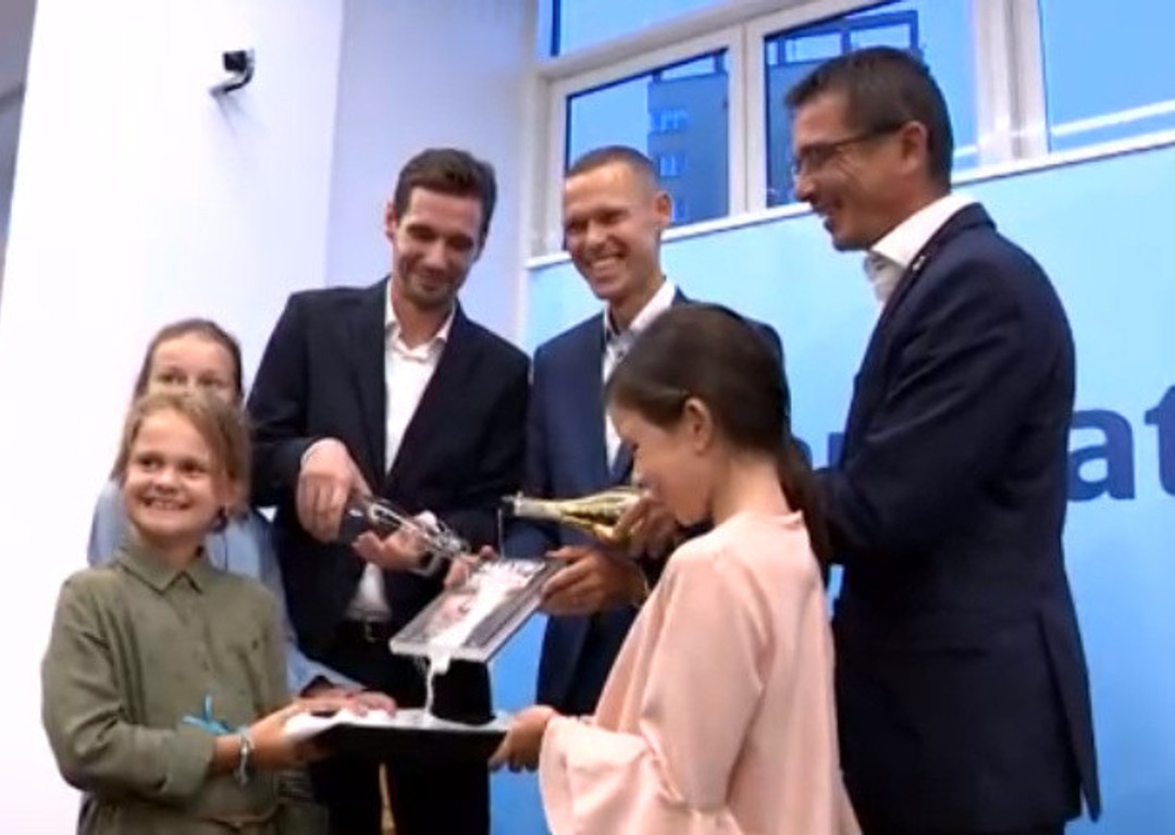 Matej Tóth krstí knihu 