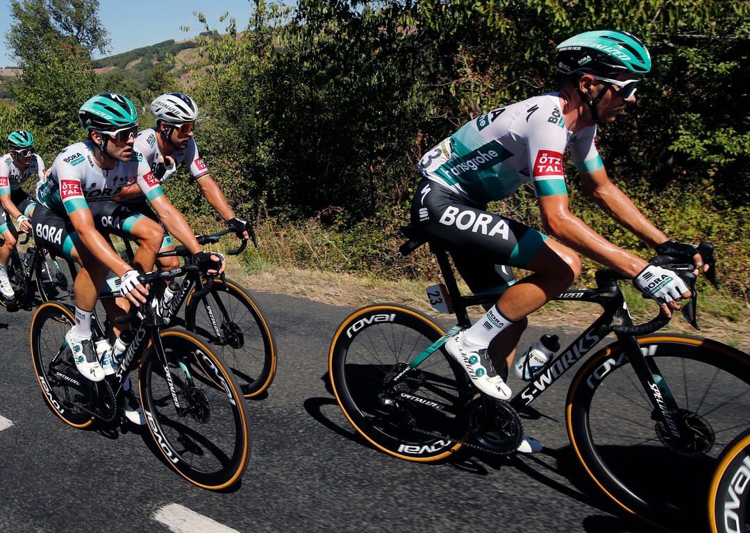 Sagan a tim Bora
