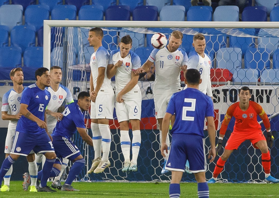 Ľubomír Šatka, Ján Greguš, Adam Nemec, Ondrej Duda a Dominik Greif zo Slovenska počas medzištátneho prípravného zápasu medzi Slovensko - Paraguaj