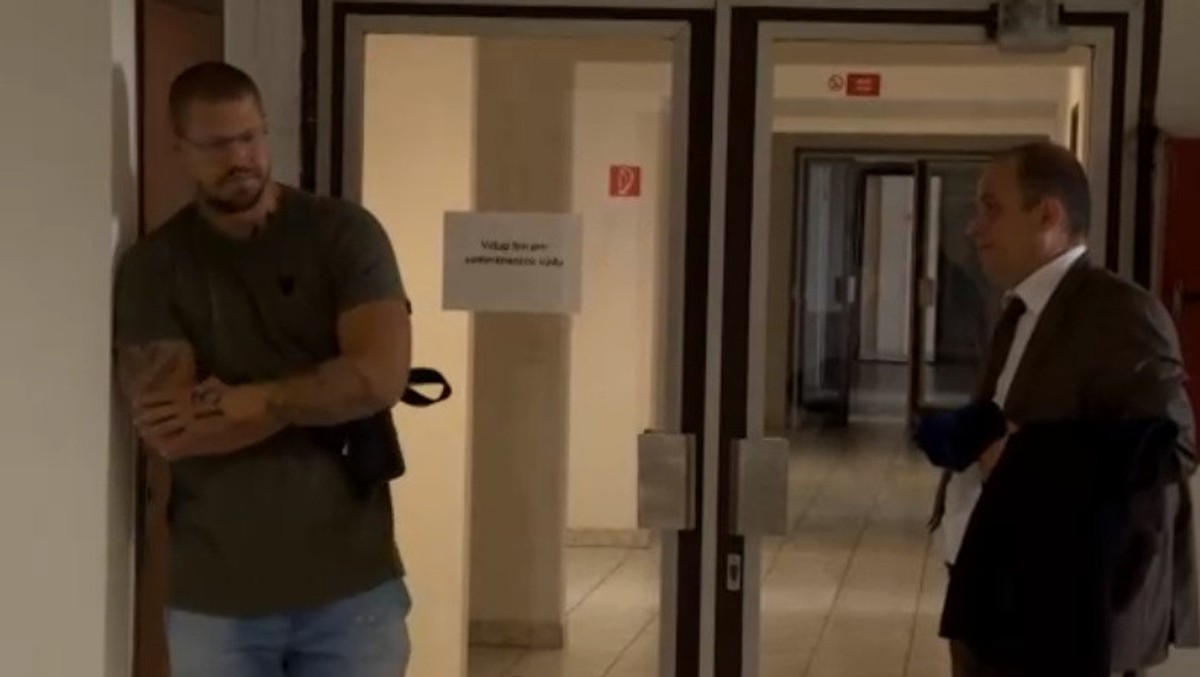 Známy raper Momo bol vypovedať na súde. Obžalovaný je starosta obce ...