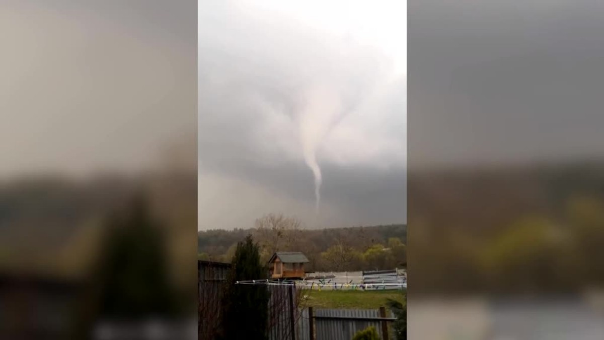 Vychodne Slovensko Zasiahlo Tornado V Okoli Kosic Spozorovali Lievikovity Oblak Noviny Sk