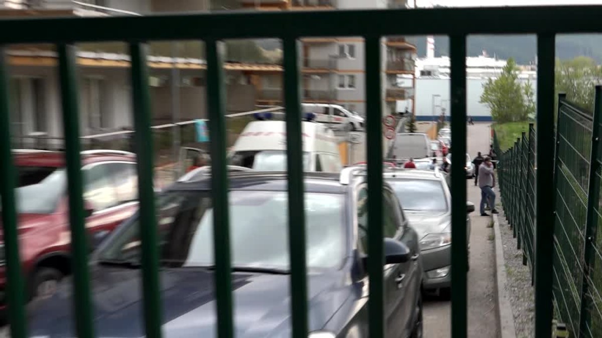 Policajti stále pátrajú po mužovi, ktorý nožom dobodal dvoch mladých ľudí