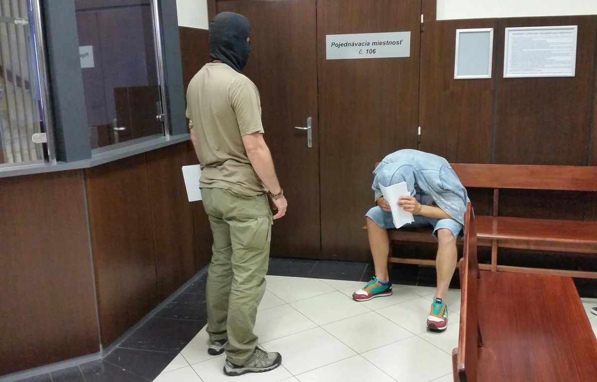 Sudkyňa krajského súdu rozhodla. Autičkári idú do väzby