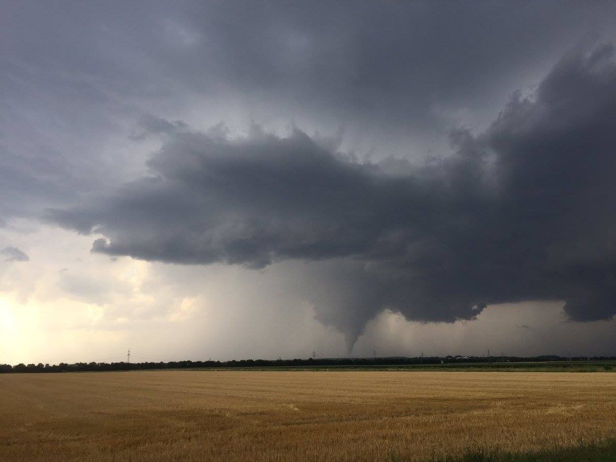 Blizko Slovenska Sa Objavilo Tornado Noviny Sk