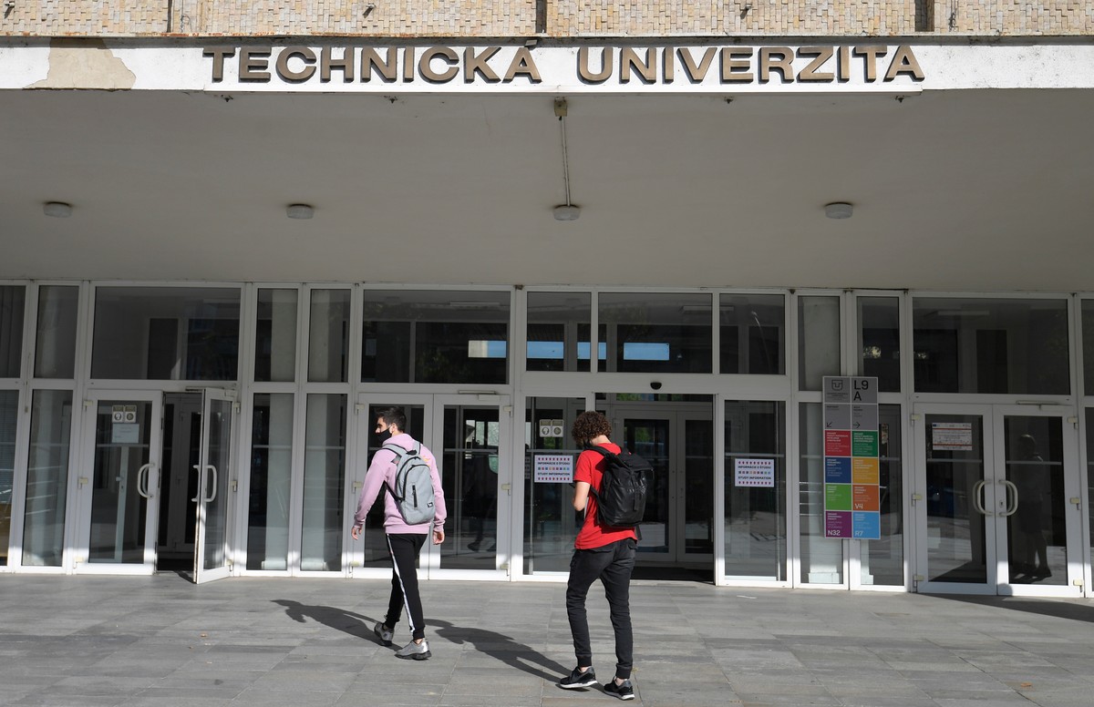 Dekan Fakulty umení TUKE Tibor Uhrín odstúpil z funkcie po kauze s obrazom