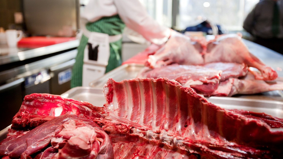Uważaj, co kupujesz!  Słowackie higienistki znalazły w znanej sieci zakażone mięso z Polski