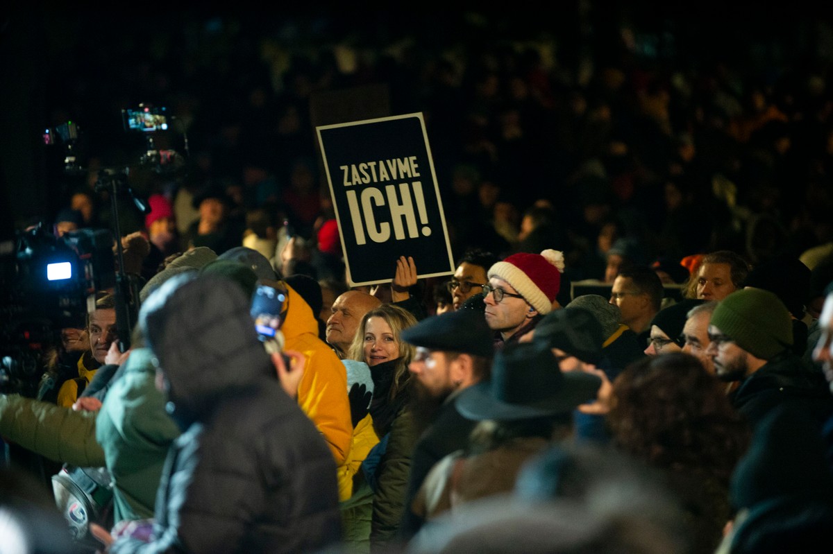 Protesty pokračujú: Nikam neodchádzame, odkazujú Robertovi Ficovi PS, SaS a KDH