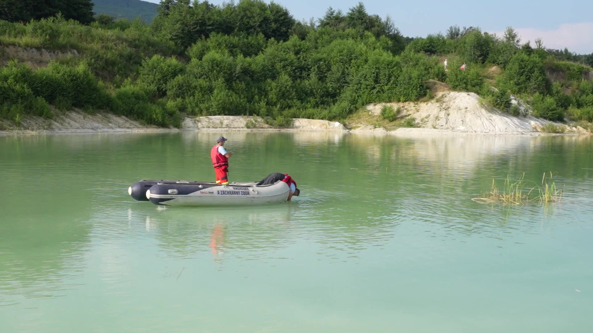 Spod hladiny sa už nevynorili. V lome sa utopili dvaja mladí ľudia