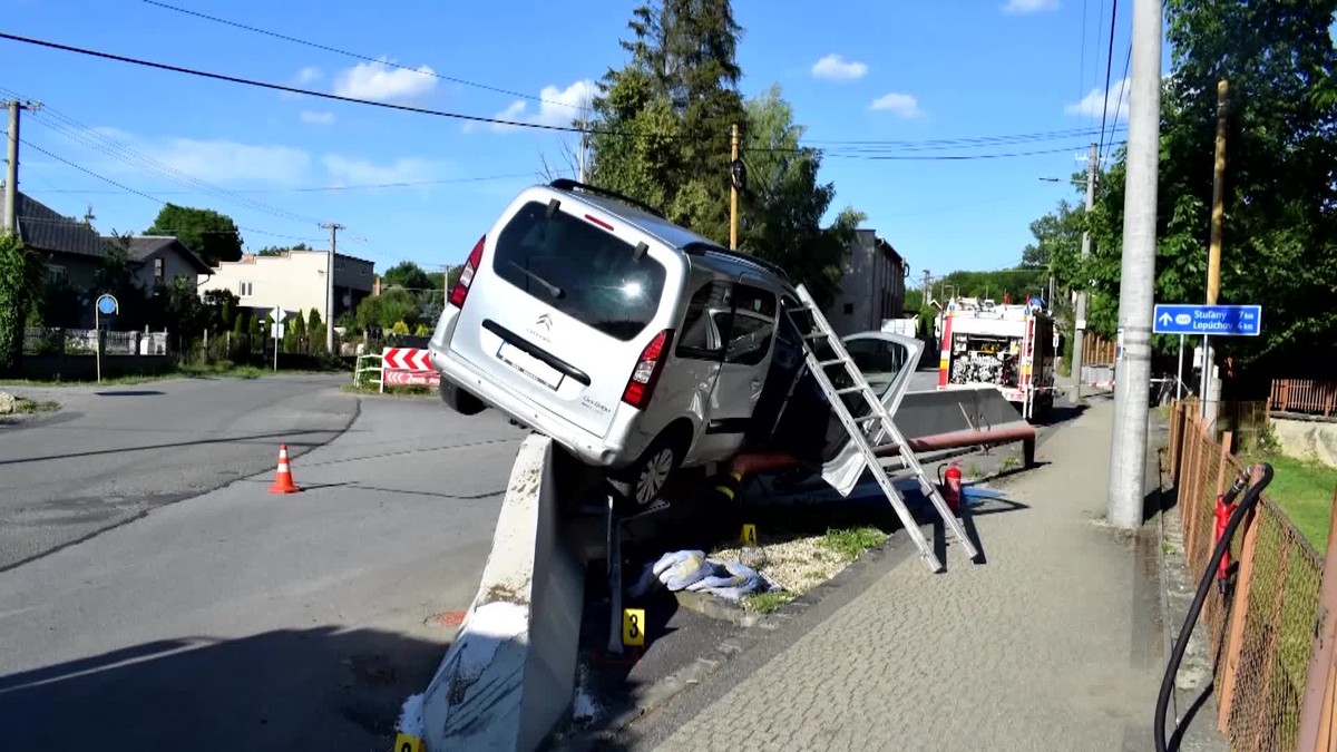 Opitá vodička spôsobila dopravnú nehodu. V aute viezla malé dieťa