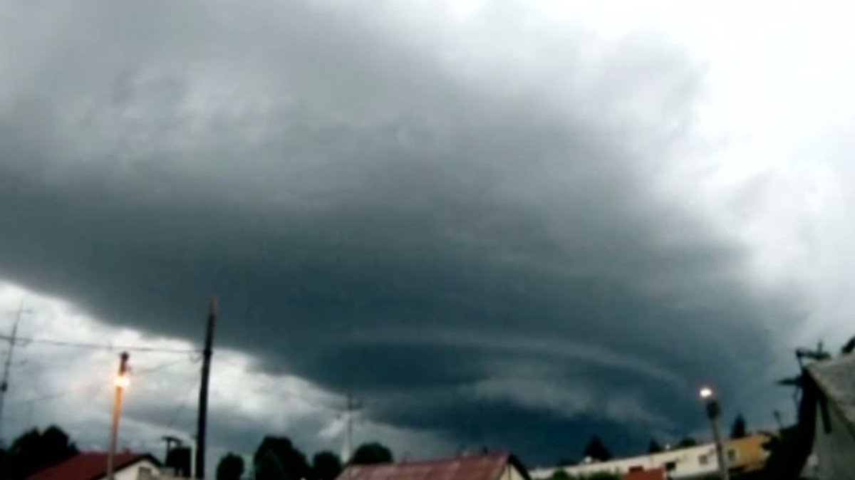 Video Tornada Uz Vycinaju Aj Na Slovensku Pre Tv Joj To Potvrdil Meteorolog Noviny Sk