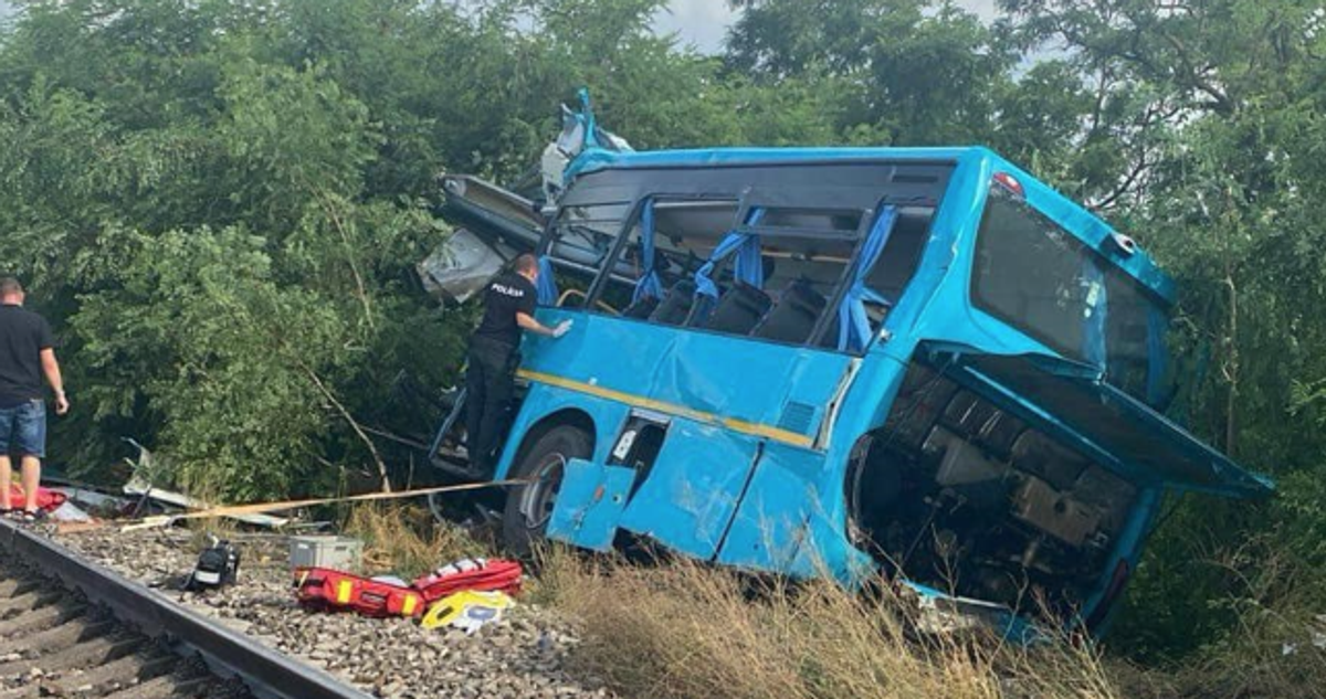 FOTOGALÉRIA: Tragická nehoda autobusu s vlakom