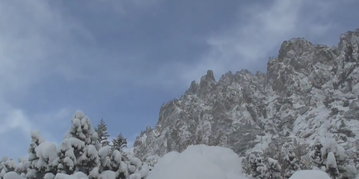 VIDEO: Tatry konečne s poriadnym snehom, ale skialpinisti by ho privítali ešte viac. Hrozia však lavíny