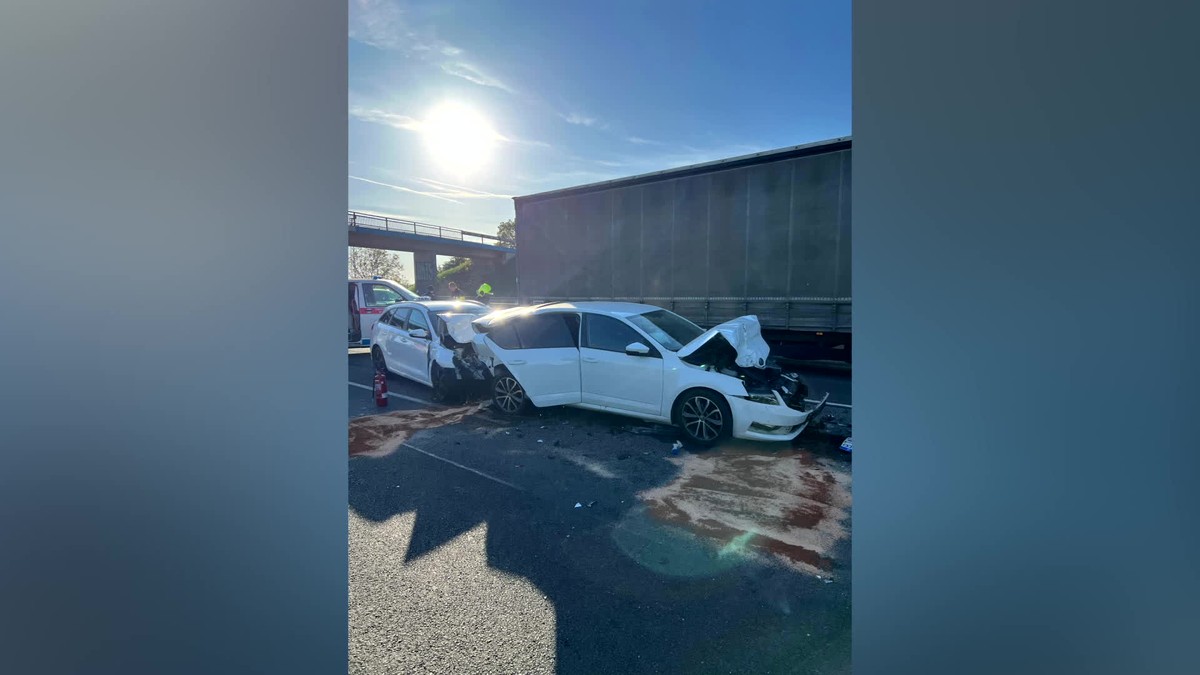 Štyri autá sa zrazili na D1 pri Senci, štyria zranení, jeden letecky transportovaný — image 2